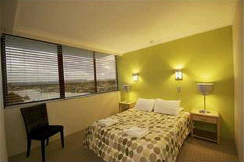 Capricorn One Beachside Holiday Apartments - Official Gold Coast Exterior foto